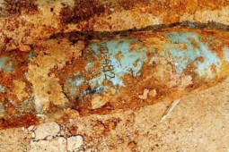 Tin tức trong ngày - Đào móng nhà, thót tim phát hiện quả đạn pháo còn chưa nổ dưới lòng đất