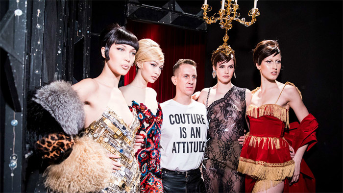 "Mười năm qua tại Moschino là chương tuyệt vời của sự sáng tạo và trí tưởng tượng," Scott nói trong thông cáo báo chí. "Tôi rất tự hào về di sản mà tôi đang để lại."