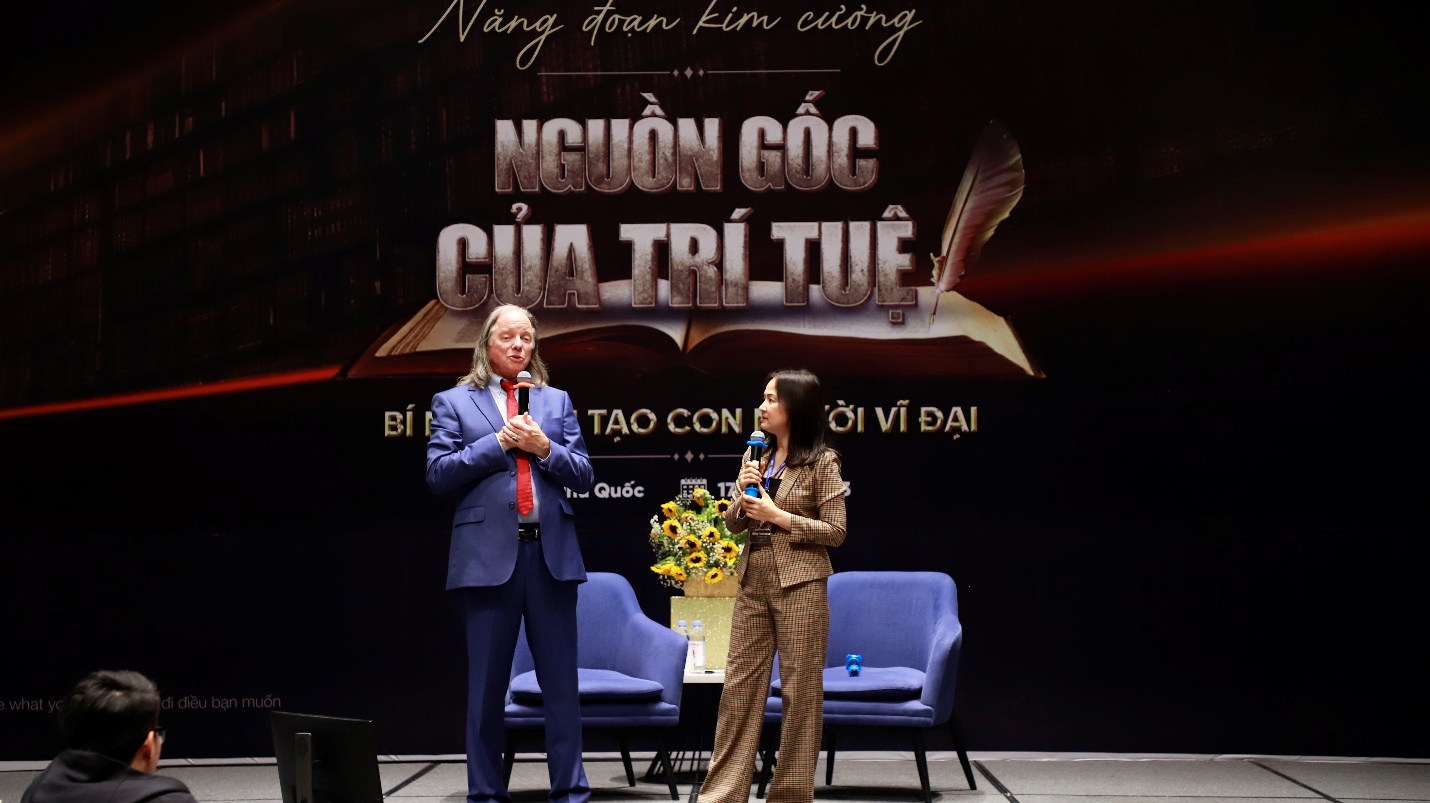 Tiến sĩ Geshe Michael Roach giao lưu tại khóa đào tạo đặc biệt “Năng đoạn kim cương - Nguồn gốc của trí tuệ” ở Phú Quốc.