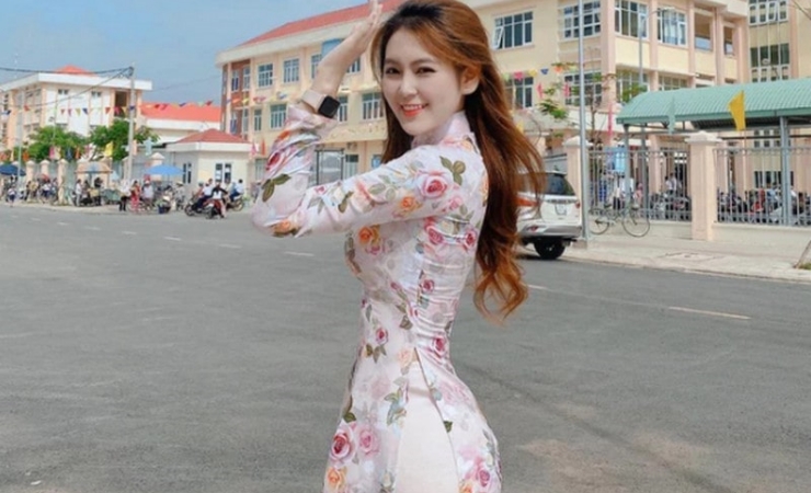Cô tên thật là Trần Thị Nam Trân, sinh năm 1996 và từng theo học Đại học Sư phạm TP. Hồ Chí Minh. Bên cạnh đó hot girl 9X cũng là người mẫu ảnh nổi tiếng.
