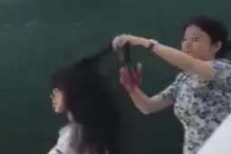 Tin tức trong ngày - Clip cô giáo cắt tóc nữ sinh ngay tại lớp: Sở GD&ĐT tỉnh Vĩnh Phúc nói gì?