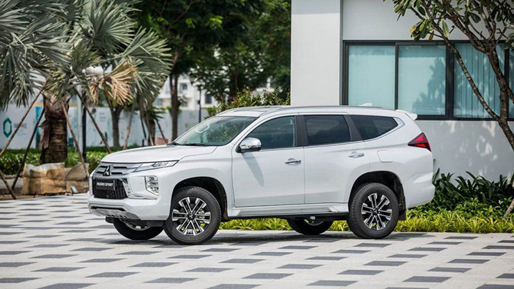 Giá xe Mitsubishi Pajero Sport tháng 3/2023, ưu đãi 50% phí trước bạ - 6