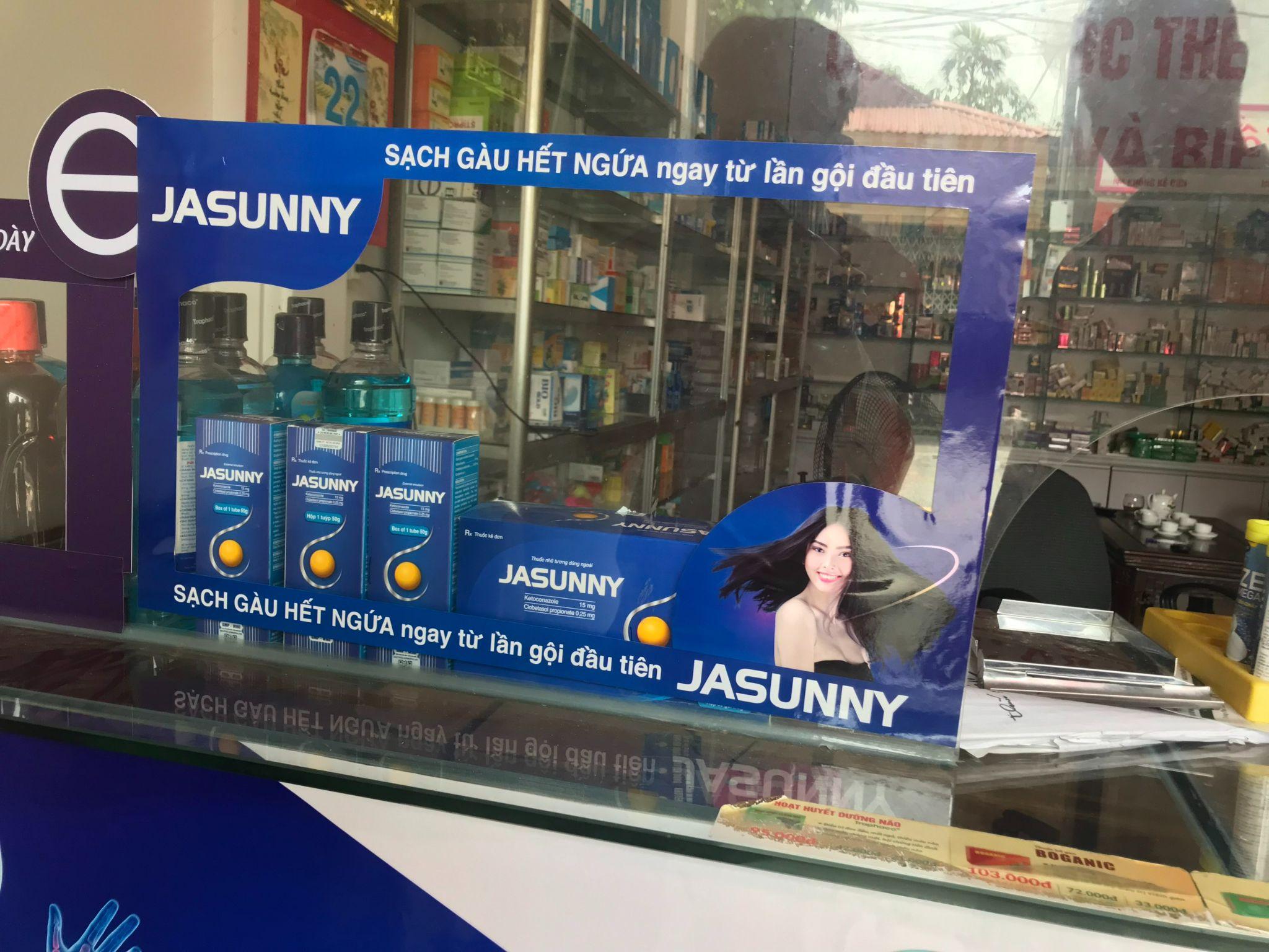 Jasunny là dầu gội trị gàu bán chạy nhất tại nhà thuốc, với rất nhiều&nbsp;điểm bán