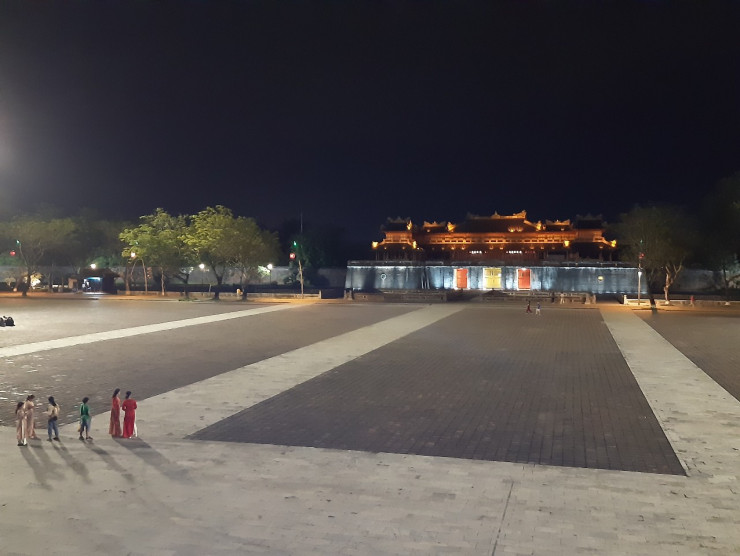 Ngọ Môn nhìn từ Kỳ đài Huế.