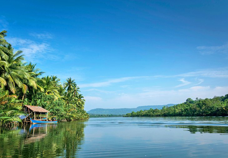 Sambor Prei Kuk: Ngôi đền tiền Angkor này có từ đầu thế kỷ thứ 7. Hơn 100 ngôi đền bằng gạch dành riêng cho các vị thần Hindu khác nhau nằm trong khu rừng ở đây, nhiều ngôi đền bị các rễ cây khổng lồ nuốt chửng.
