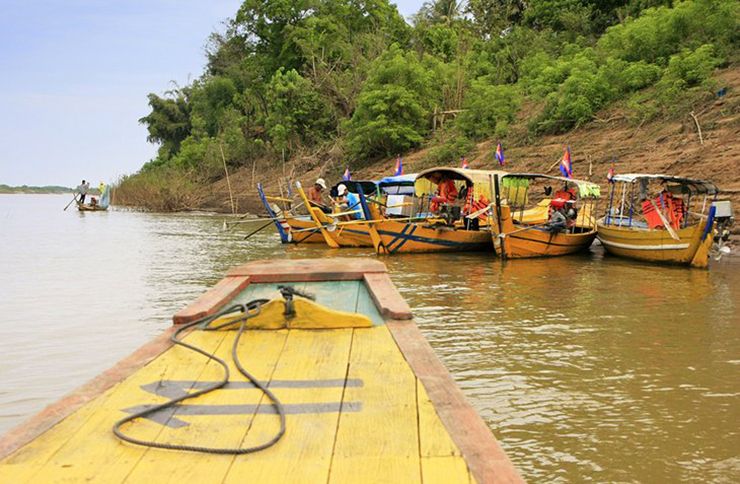 Banteay Chhmar: Khu phức hợp đền thờ khổng lồ này nằm giữa rừng rậm ở phía tây bắc vắng vẻ của Campuchia. Được xây dựng bởi vua người Angkor Jayavarman VII vào thế kỷ 12, những bức phù điêu bằng đá đáng chú ý dọc theo các bức tường là một trong những chi tiết phức tạp nhất mà bạn sẽ thấy ở đất nước này.
