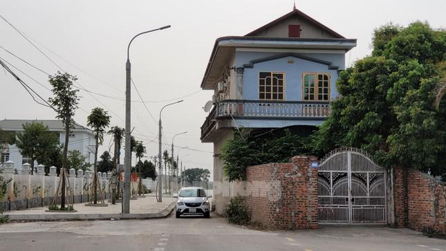 ‘Góc khuất’ phía sau ngôi nhà mọc giữa đường ở Quảng Ninh - 2