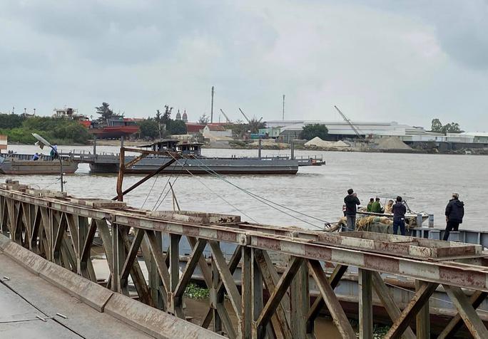 Tìm thấy thi thể nam nhân viên rơi xuống sông vụ tàu Việt Á 3.000 tấn va cầu phao - 1