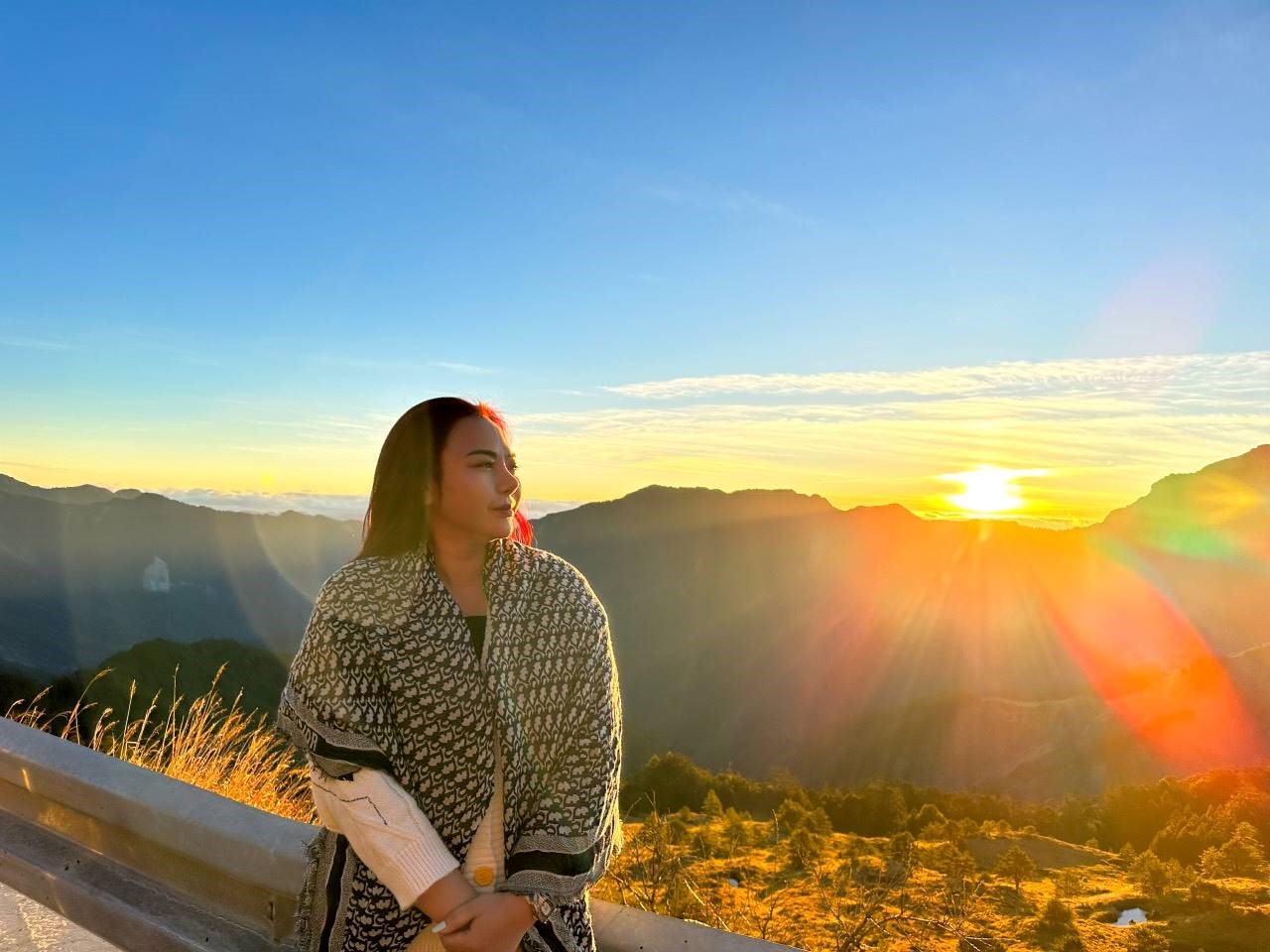 Phương Châu đón hoàng hôn trong chuyến du lịch cùng gia đình