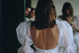 Làm đẹp - Làm thế nào để tấm lưng sạch mụn, mịn màng đón hè về?