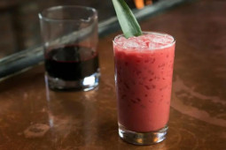 Đàn ông - Tiết canh, bắp cải muối là 2 trong 5 loại cocktail kỳ quặc nhất thế giới