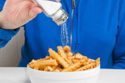 Sức khỏe đời sống - 7 loại thực phẩm "kìm hãm" cơ thể bạn hấp thụ canxi