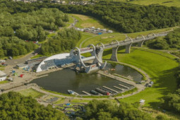 Media - "Thang máy" độc nhất thế giới có thể nhấc tàu thủy chuyển kênh đào