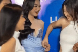 Giải trí - Hương Giang giành chỗ trên thảm đỏ có "hot" bằng cái gạt tay của Đỗ Mỹ Linh?