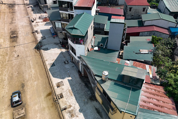 Hình ảnh những ngôi nhà đủ hướng, đủ kiểu khác nhau là bức tranh xấu về diện mạo đô thị
