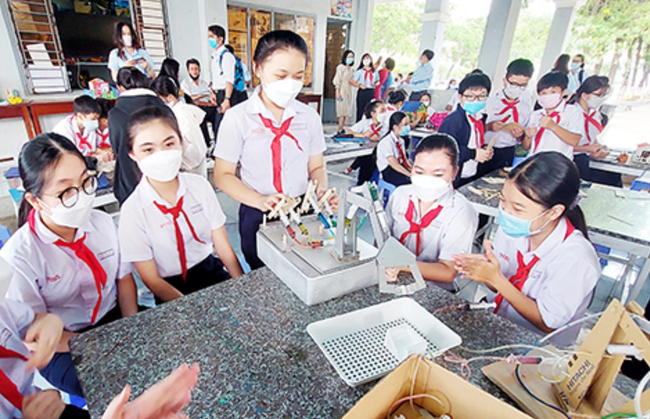 Hà Nội: Học sinh tuyển sinh vào lớp 1 và lớp 6 tăng gần 50.000 học sinh - 1