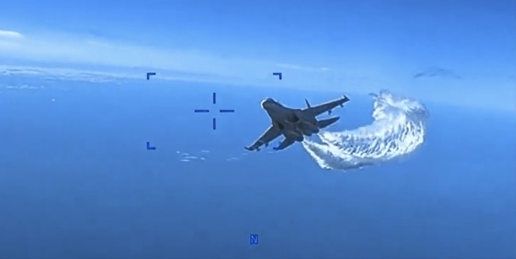 Chiếc Su-27 của Nga có hành động xả nhiên liệu nhằm vào chiếc MQ-9 Reaper của Mỹ ở Biển Đen.