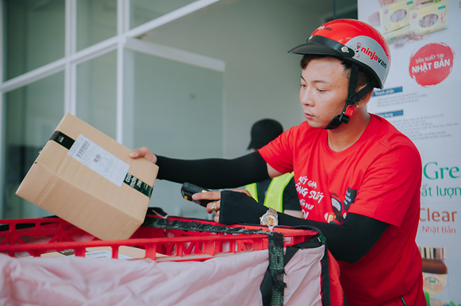 Trước khi giao hàng, Ninja Van phải phân loại đơn một cách kỹ càng, tránh nhầm lẫn hay bỏ sót bất kỳ đơn hàng nào.