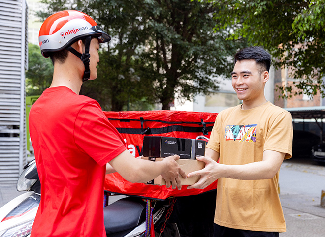 Anh Hồng Phúc chia sẻ: “Đơn hàng của mình mới đặt hôm qua nay đã đến rồi. Cảm ơn Ninja Van và chúc mừng sinhh nhật Coolmate”.