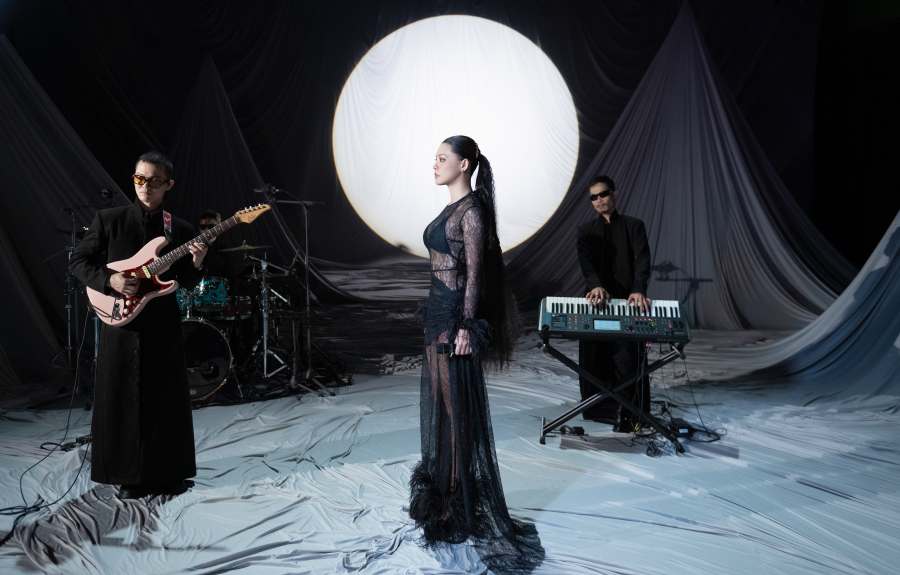 Sau 5 năm hoạt động với chỗ đứng vững vàng trên thị trường âm nhạc cùng&nbsp;các ca khúc được khán giả yêu mến, Bùi Lan Hương trở lại Vpop 2023 với chuỗi dự án âm nhạc.