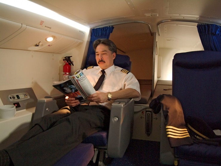 Cận cảnh chỗ ngồi nghỉ ngơi cho phi công trên máy bay Boeing 777.
