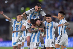 Bóng đá - Ronaldo gọi, Messi trả lời: Lập siêu phẩm đá phạt, đạt kỳ tích 800 bàn