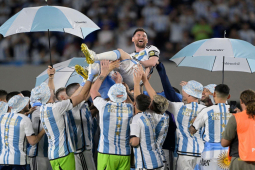 Bóng đá - Messi nhận yêu cầu đặc biệt từ CĐV Argentina, bị đối thủ "săn" đến cùng