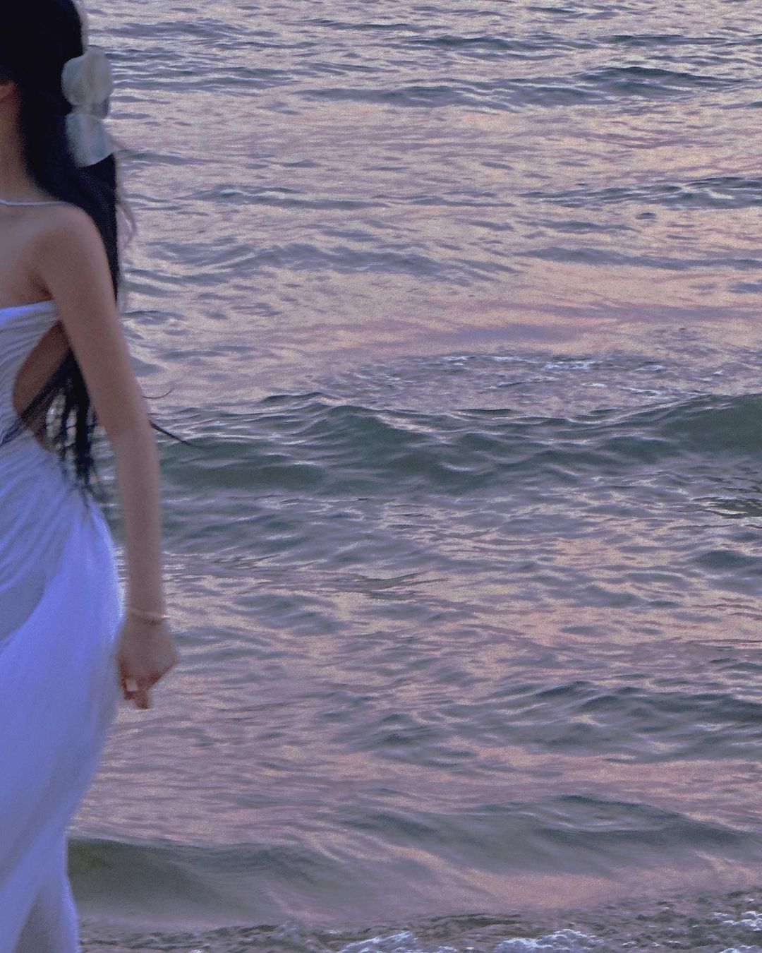 Người mẫu xứ sở kim chi diện váy ướt nước chụp hình ở Phú Quốc - 2