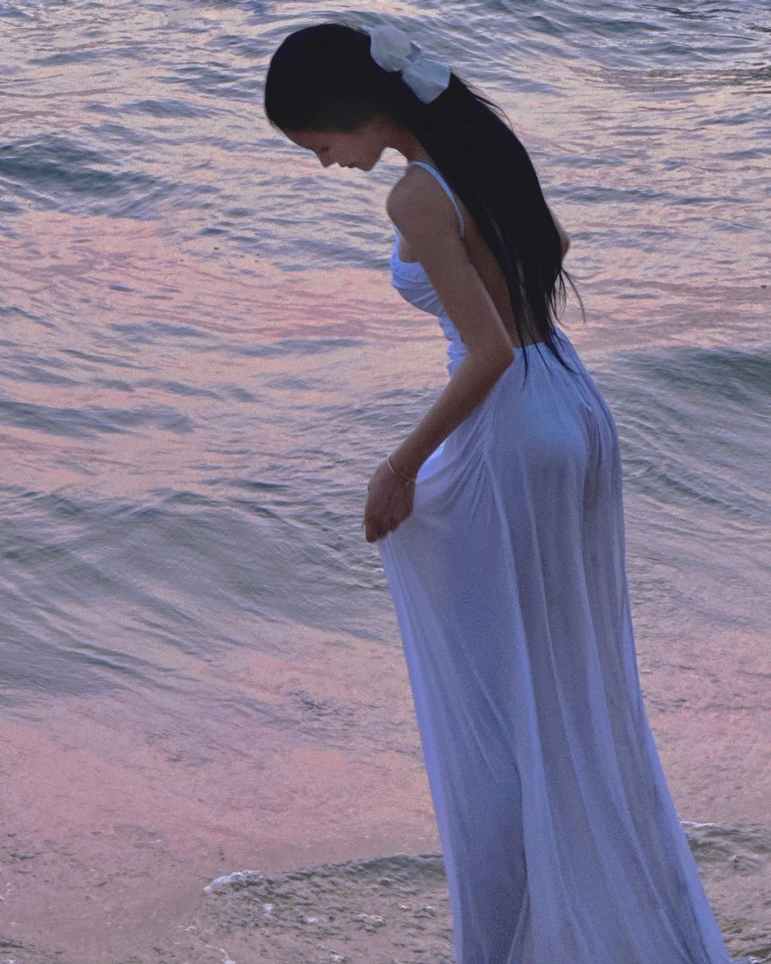 Người mẫu xứ sở kim chi diện váy ướt nước chụp hình ở Phú Quốc - 3
