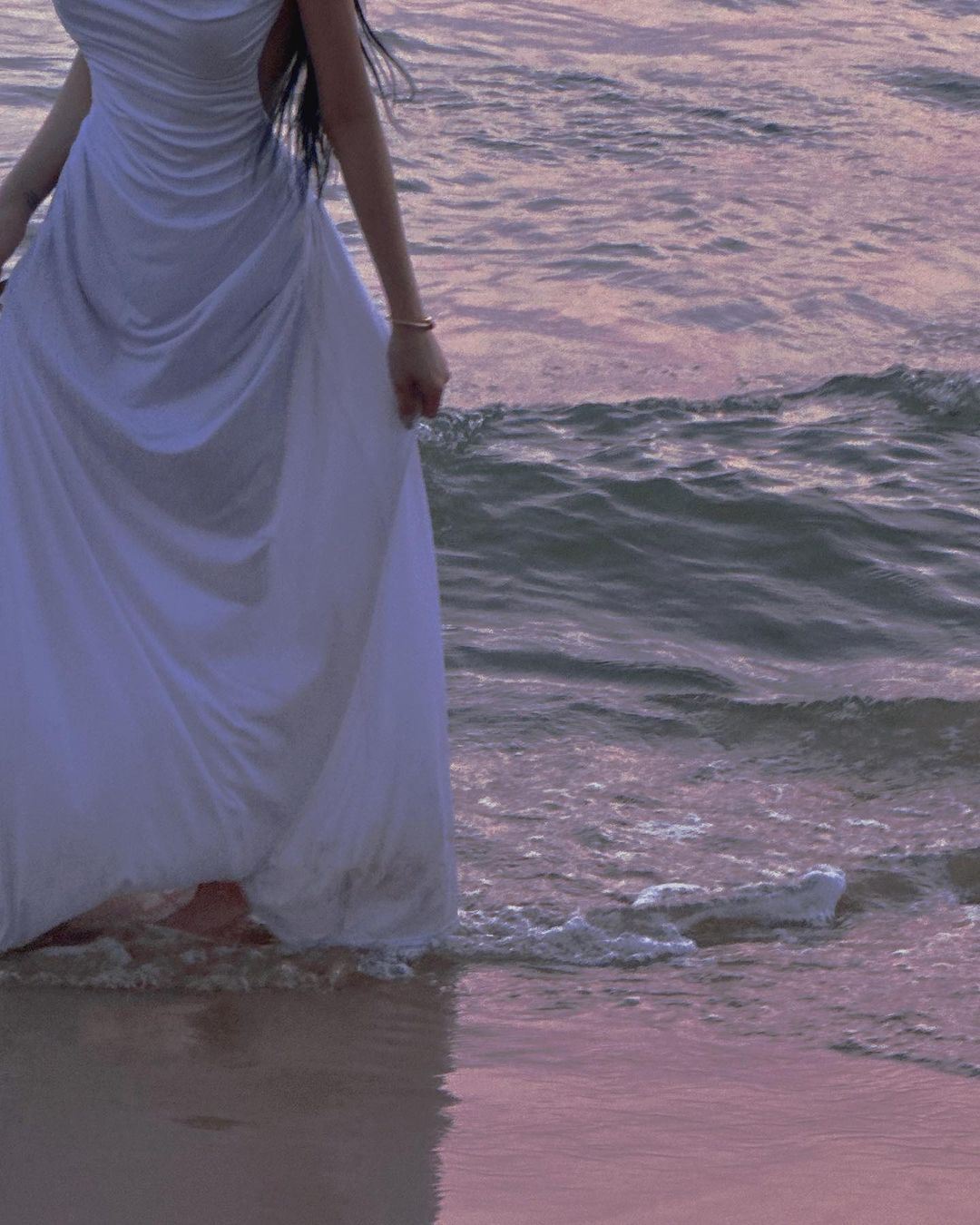 Người mẫu xứ sở kim chi diện váy ướt nước chụp hình ở Phú Quốc - 5