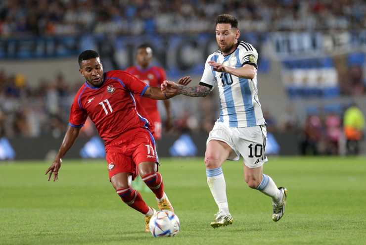 Argentina dồn ép đối thủ ngay từ đầu