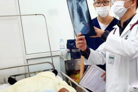 Tiếc con lợn chết, người đàn ông ở Hà Nam rước bệnh và nhập viện cấp cứu trong tình trạng nguy kịch