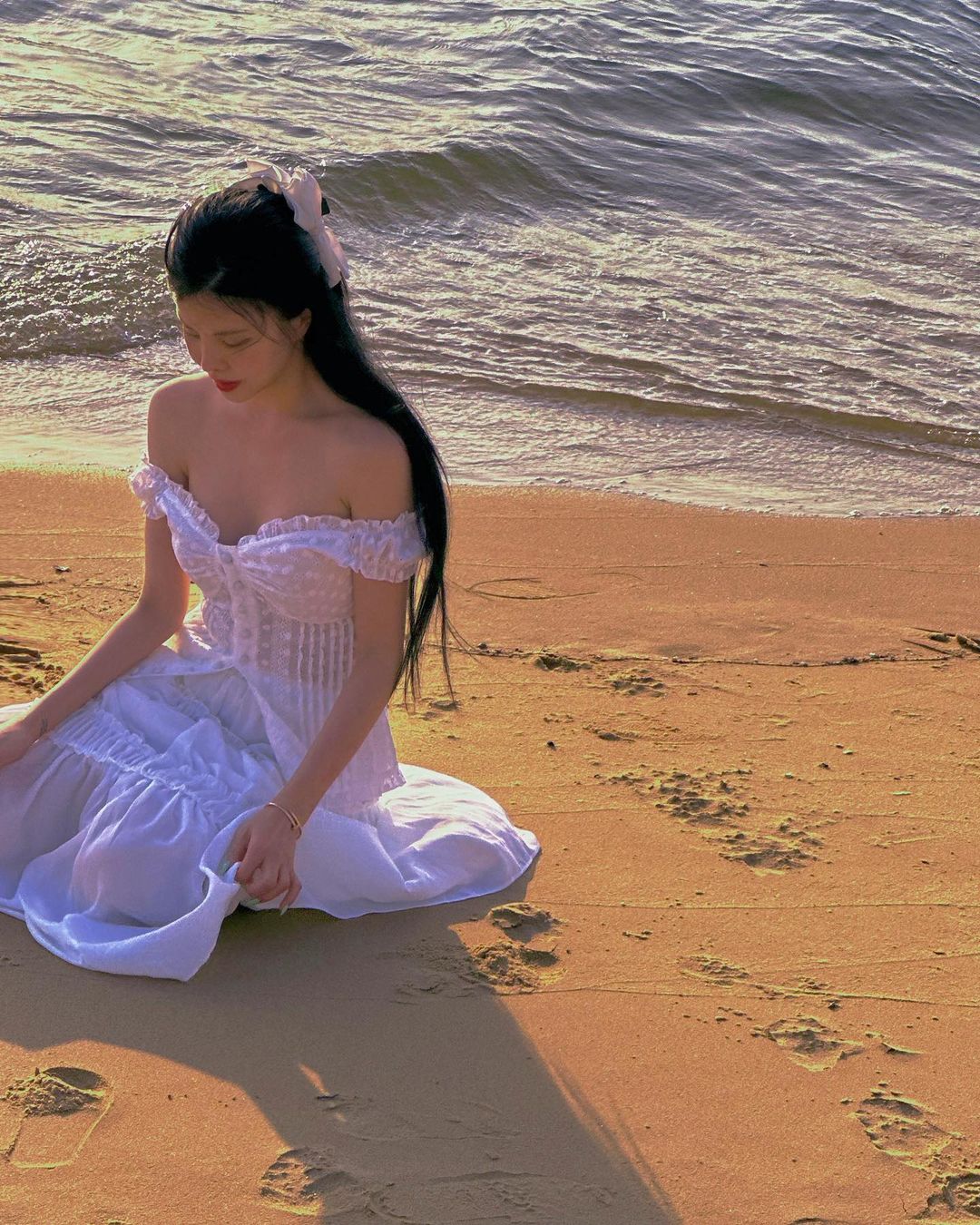 Người mẫu xứ sở kim chi diện váy ướt nước chụp hình ở Phú Quốc - 6