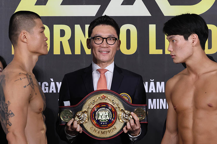 “Nam vương Boxing” Trương Đình Hoàng (trái)&nbsp;sắp đối đầu “thánh tiểu xảo”&nbsp;Dae Hyun Baek