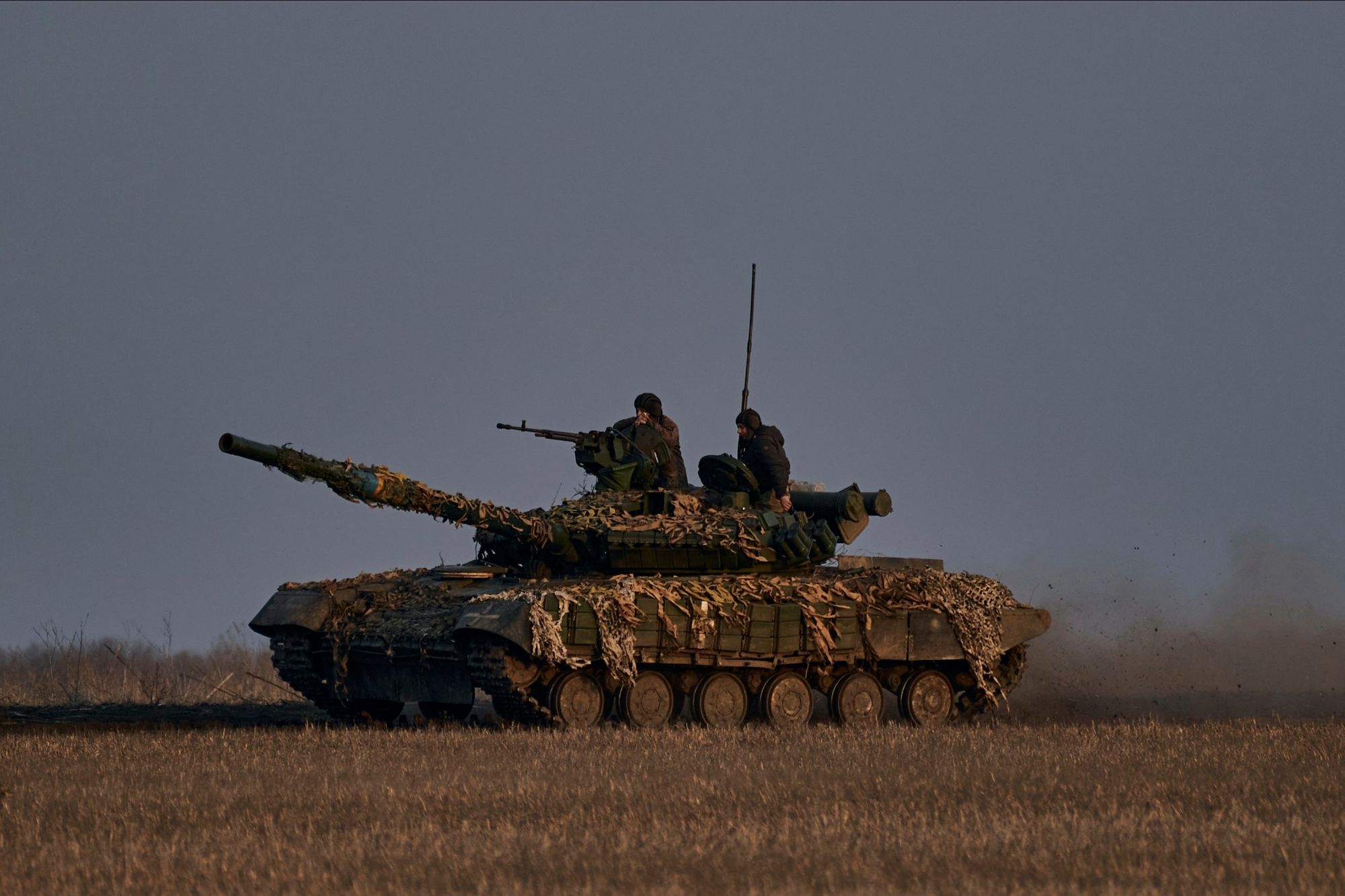 Xe tăng Ukraine chiến đấu ở tiền tuyến.