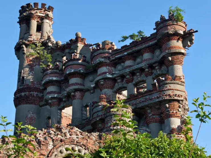 Sau khi ngôi nhà phát nổ vào năm 1920, việc duy trì lâu đài bị thu hẹp lại. Cuối cùng nó đã được mua lại bởi Khu bảo tồn Công viên Bang Cao nguyên Hudson.
