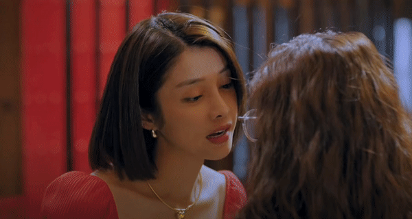 Mỹ Duyên được khen nhờ tạo hình sang chảnh, diễn xuất lôi cuốn.