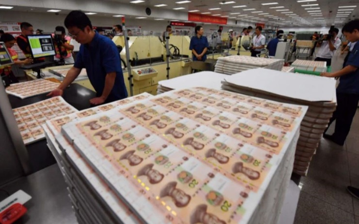 Nhiệm vụ in đồng nhân dân tệ được thực hiện tại 11 xí nghiệp của Tổng công ty In và đúc tiền Trung Quốc, đặt dưới sự lãnh đạo của Ngân hàng Nhân Dân Trung Quốc.
