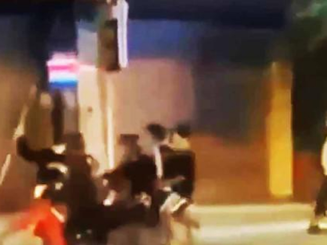 Pháp luật - Hàng chục thanh niên vác dao hỗn chiến trên đường phố Bảo Lộc