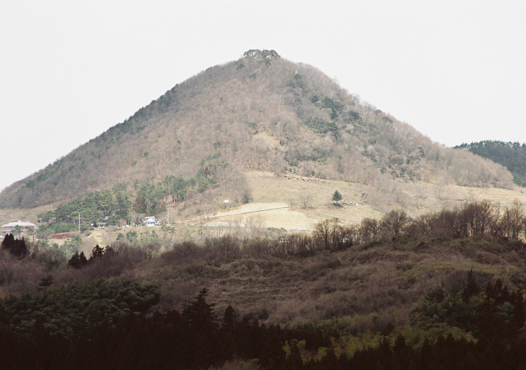 Ngọn núi Senganmori cao 462 m được cho là điểm nóng UFO của Nhật Bản. Ảnh: SGJ