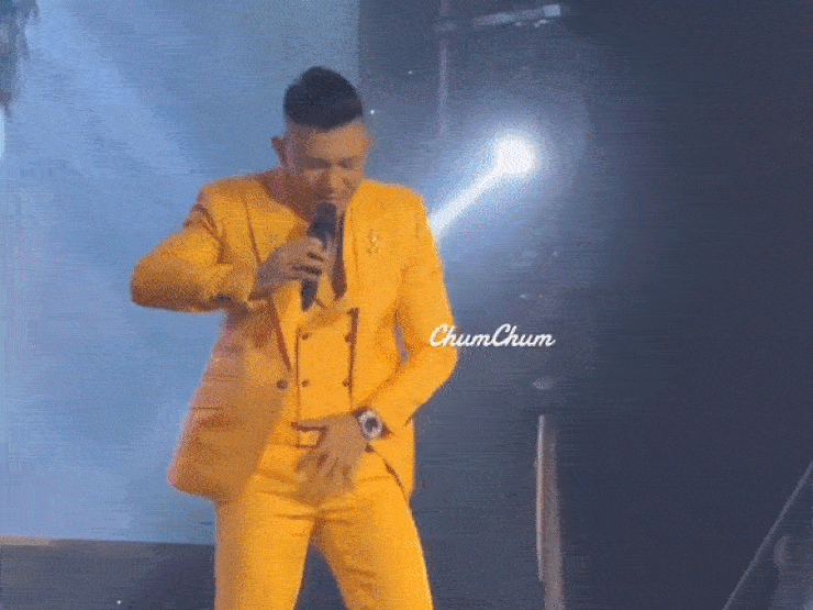Lương Bằng Quang gặp sự cố "đỏ mặt" trên sân khấu