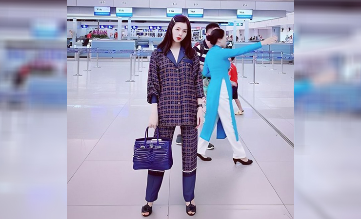 Ngoài ra, các người đẹp Việt còn tận dụng đồ ngủ mặc ra sân bay.
