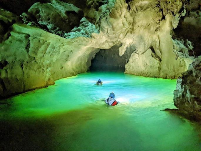 Tin tức 24h qua: Phát hiện thêm “Vương quốc hang động”, cảnh quan tuyệt đẹp ở Quảng Bình - 1