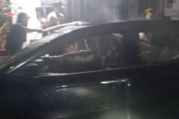 Ô tô Camry phát nổ bốc cháy, tài xế tử vong trên ghế lái
