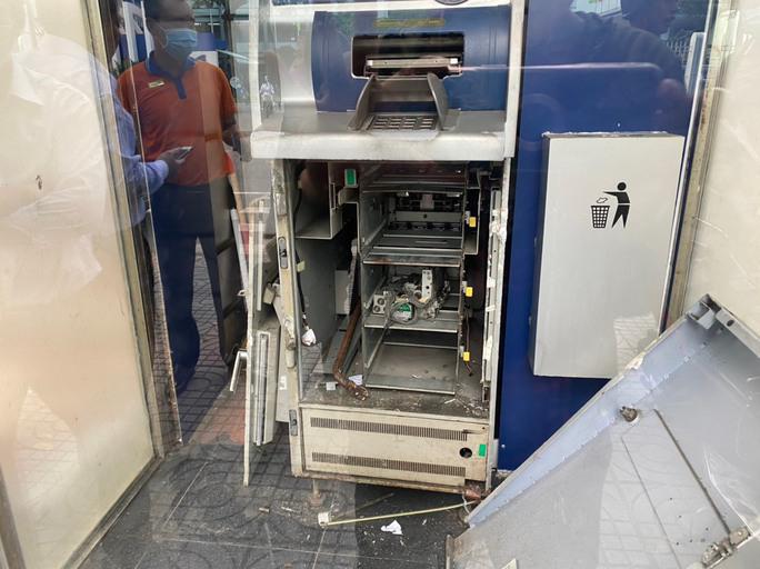 Nhựt cạy két ATM, lấy được 175 triệu đồng rồi lại "nướng" hết vào tiền ảo