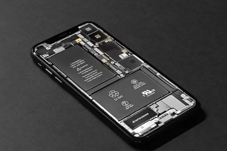 Không phải iPhone 14 Pro Max là mẫu iPhone có pin lớn nhất trong lịch sử.