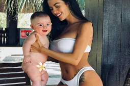 Làm đẹp - "Cô giáo dạy đi, đứng Đà Lạt" xăm hoa hồng lớn ở thắt eo, phải mặc bikini mới thấy rõ