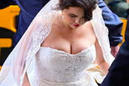 Thời trang - Selena Gomez gây bất ngờ khi mặc váy cưới