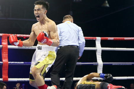 Võ sĩ Việt Nam hạ knock-out cao thủ Thái Lan bằng “mưa đòn”, giành đai WBA Nam Á