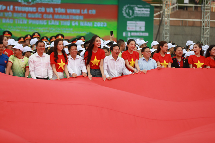 Dàn người đẹp và vận động viên làm nóng giải chạy bộ lâu đời nhất tại Việt Nam - 5